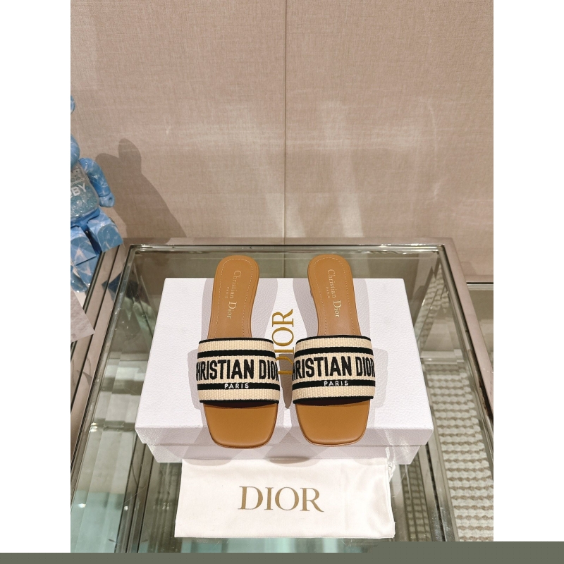 ch**an D*or slippers